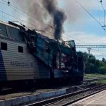 Російський дрон атакував приміський потяг на Миколаївщині: 70 пасажирів встигли евакуювати