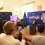 Польща навчатиме молодь розпізнавати фейки та ШІ-контент: стартує програма «What the FEJK»